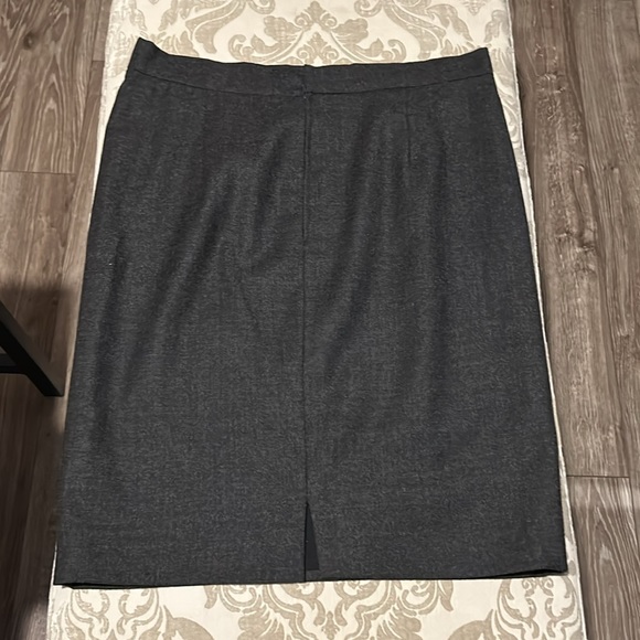 VALENTINO BOUTIQUE GREY SKIRT. MADE IN ITALY - Picture 13 of 13
